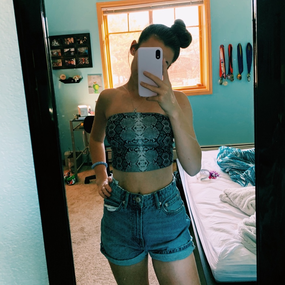 snake skin 🐍🐍 crop top :)